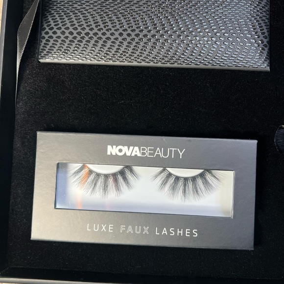 FASHIONNOVA Nova Beauty New Eye Collection Box w/ Mirror - 23 Piece Set - Picture 12 of 16